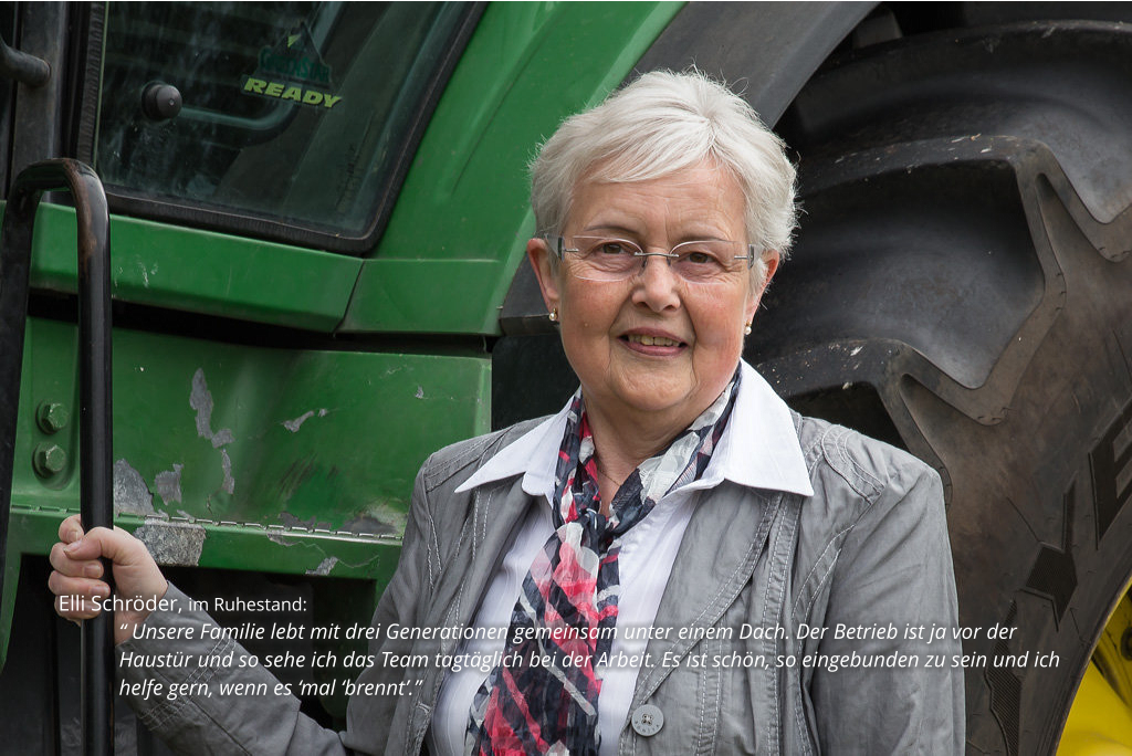 Elli Schröder, im Ruhestand:  “ Unsere Familie lebt mit drei Generationen gemeinsam unter einem Dach. Der Betrieb ist ja vor der Haustür und so sehe ich das Team tagtäglich bei der Arbeit. Es ist schön, so eingebunden zu sein und ich helfe gern, wenn es ‘mal ‘brennt’.”